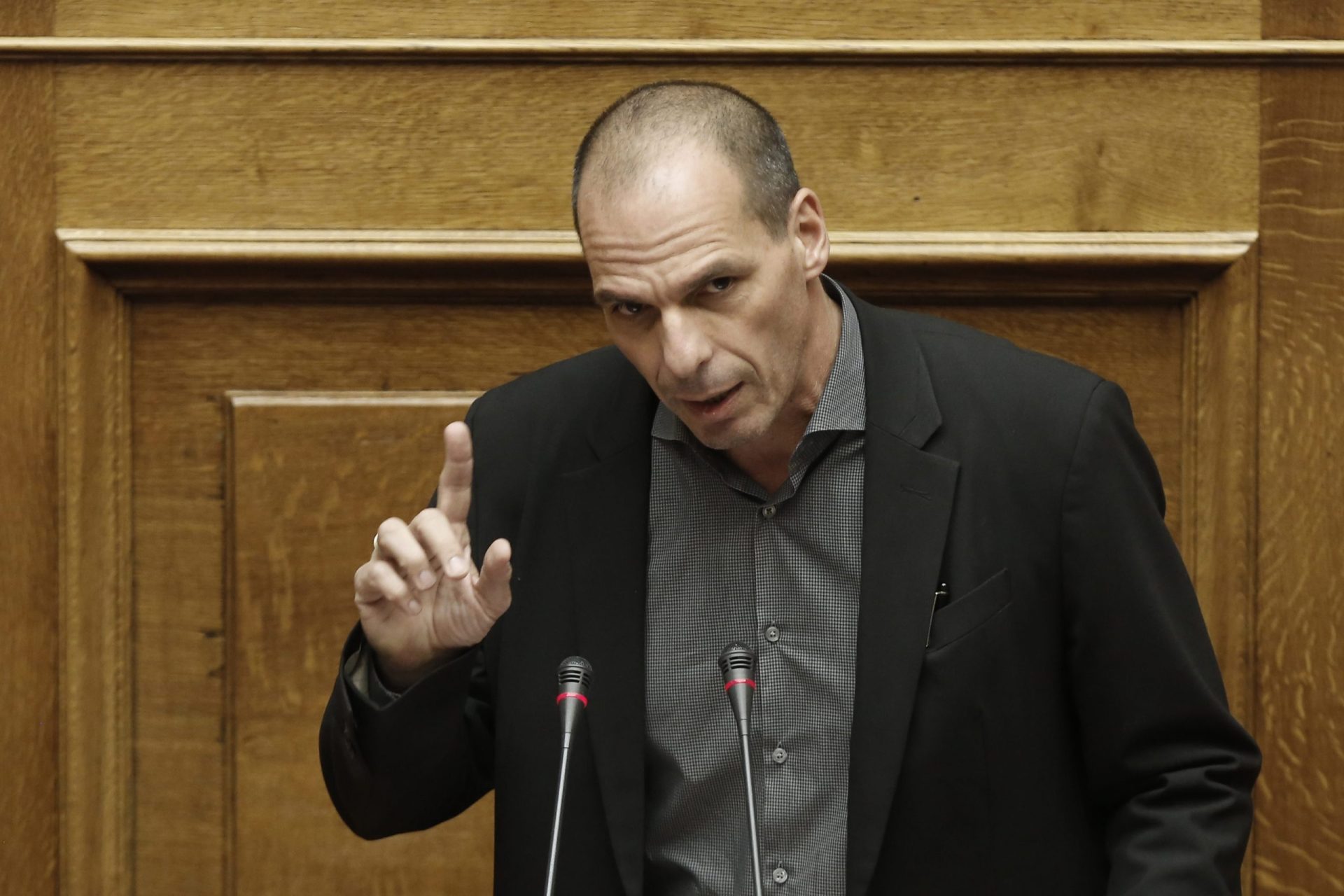 Grécia: Varoufakis afirma que a sua presença no Eurogrupo irrita parceiros