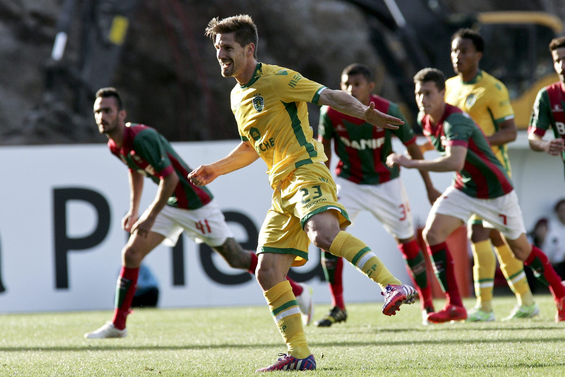 Sporting vence na Madeira com prenda de aniversário para Adrien