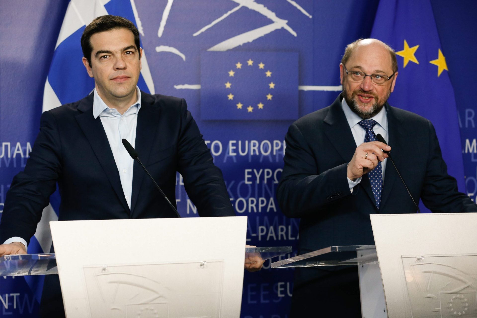 Schulz: Zona euro ‘fará tudo para manter a Grécia’