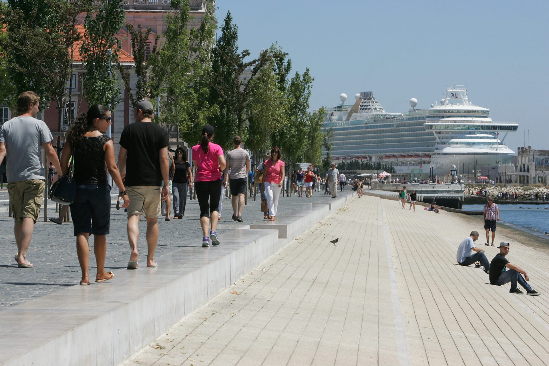 Ribeira das Naus encerrada na Páscoa