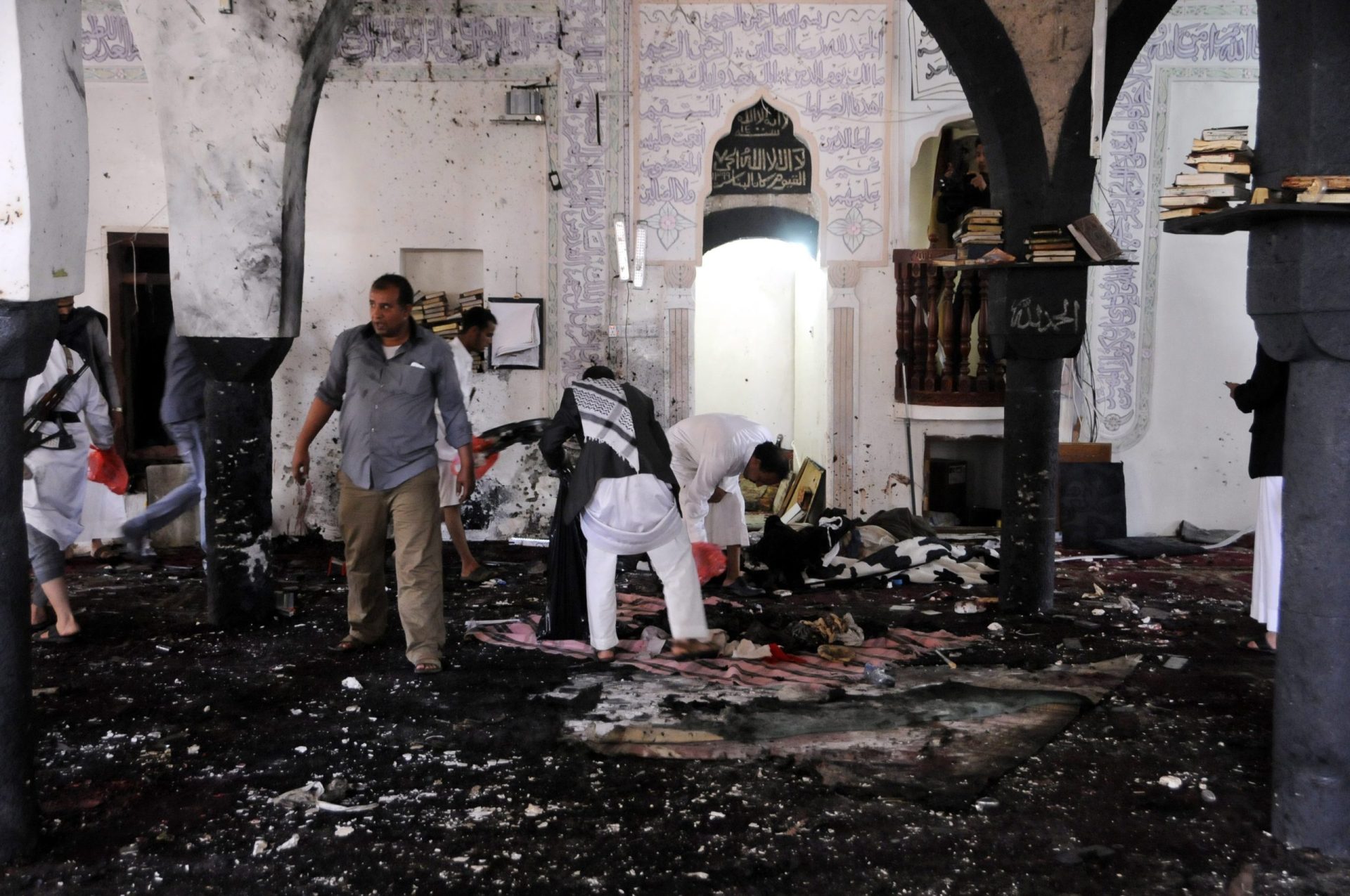 137 mortos e 345 feridos em ataques suicidas no Iémen