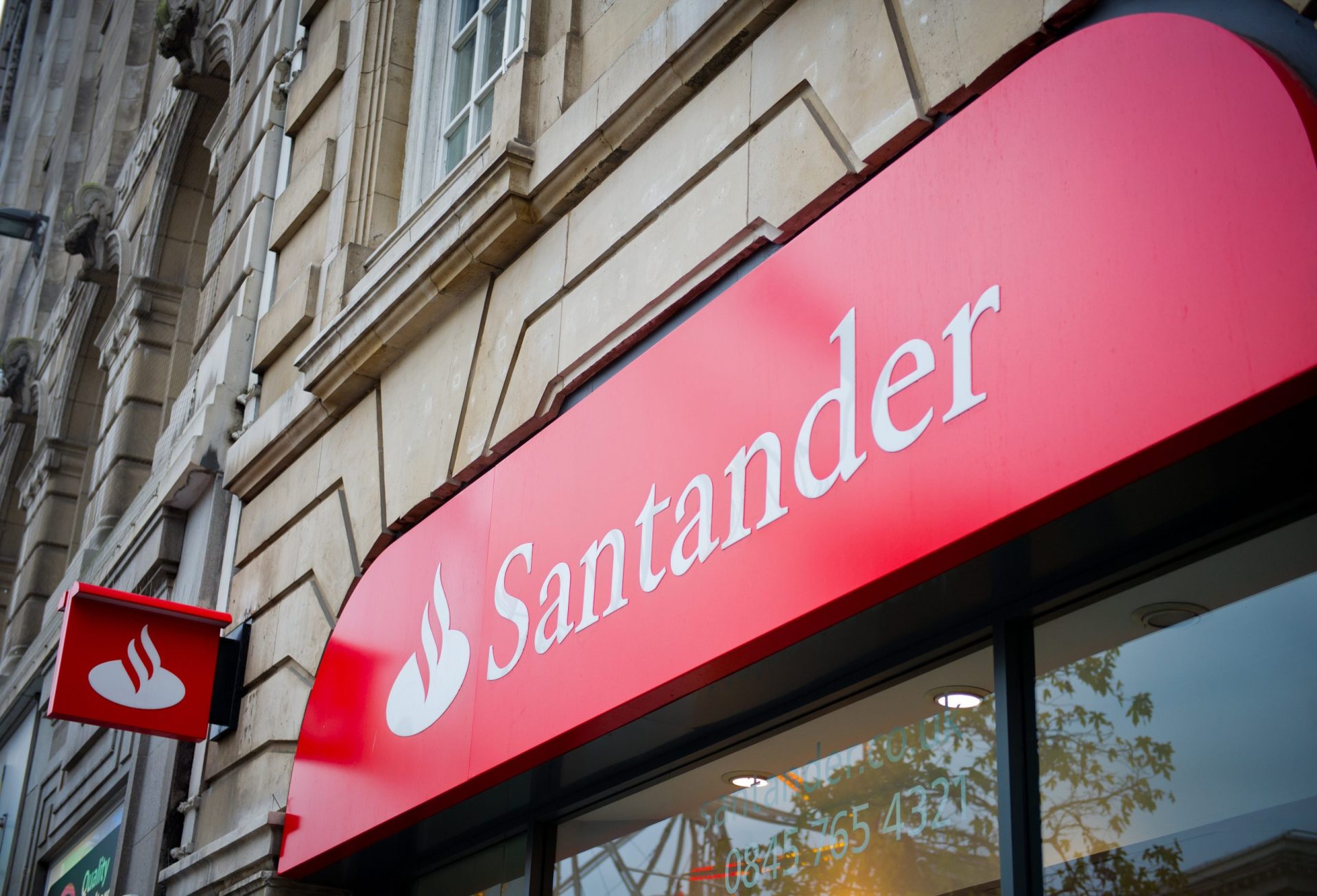 Santander apresenta hoje proposta de compra do Novo Banco