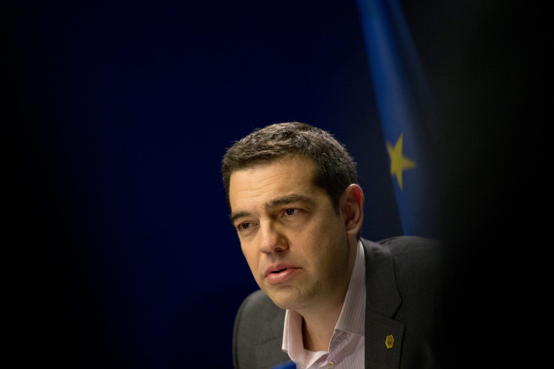 Tsipras avisou chanceler alemã que não poderia honrar compromissos