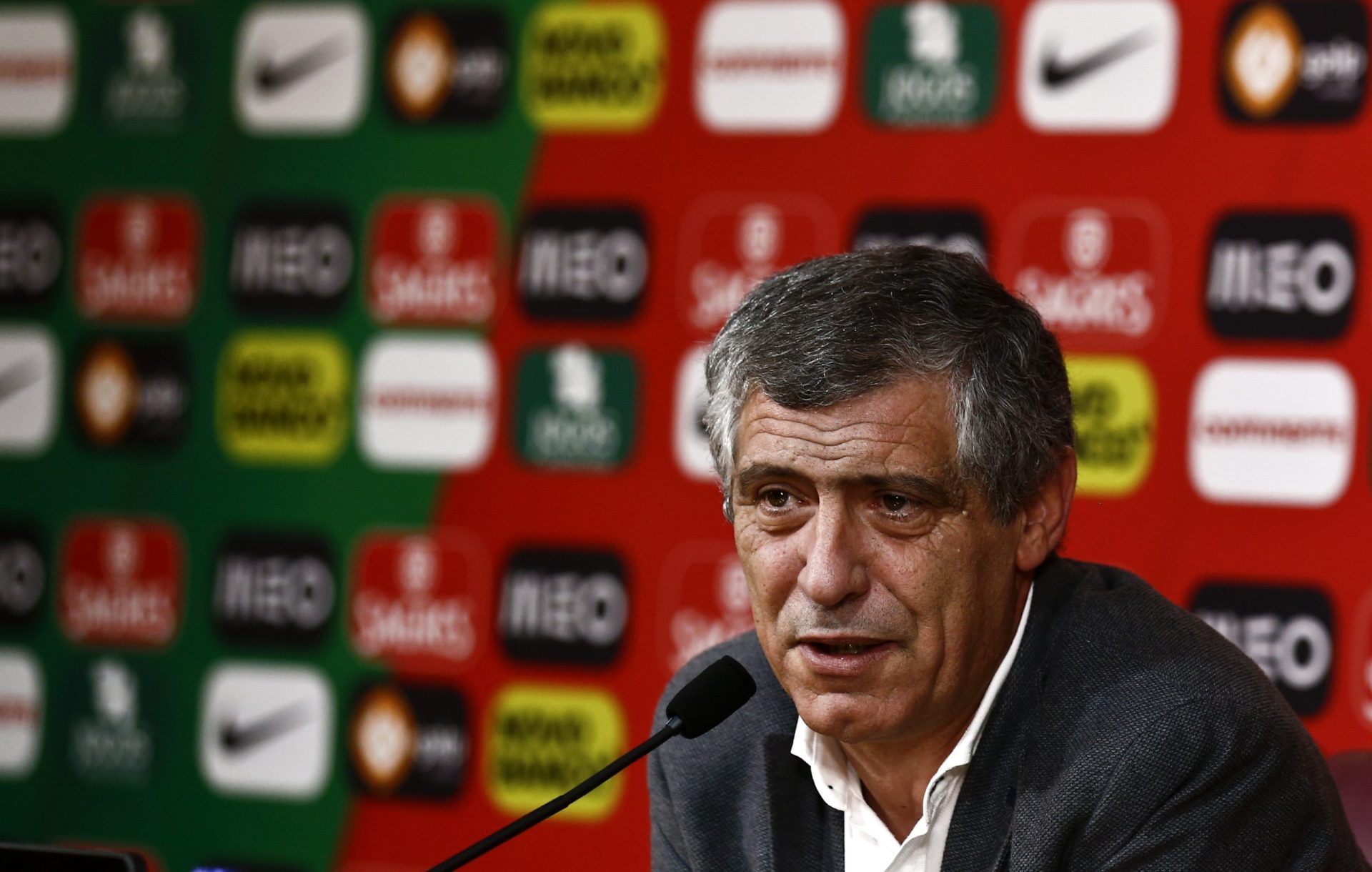 FIFA reduz castigo a Fernando Santos