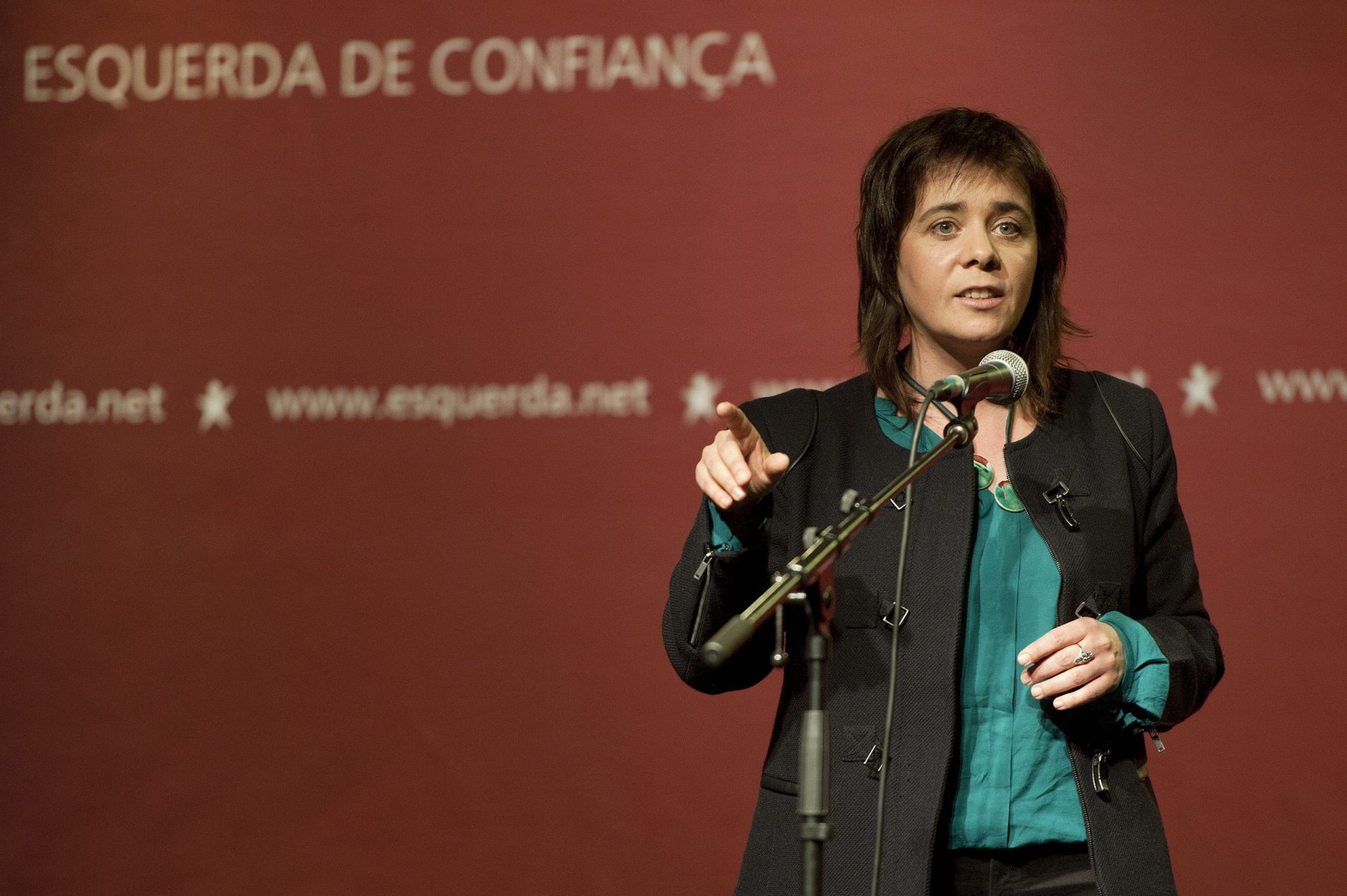 Catarina Martins exige explicações a &#8216;primeiro-ministro caloteiro&#8217;