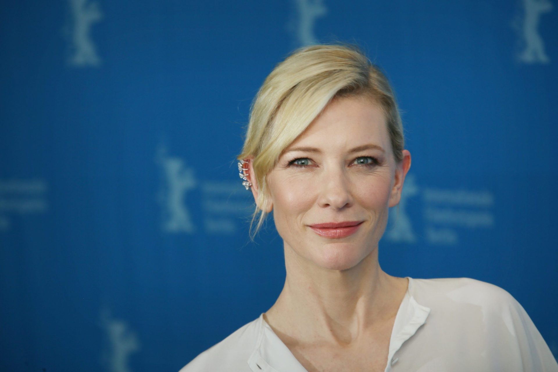 Cate Blanchett ‘perde a cabeça’ numa entrevista [vídeo]