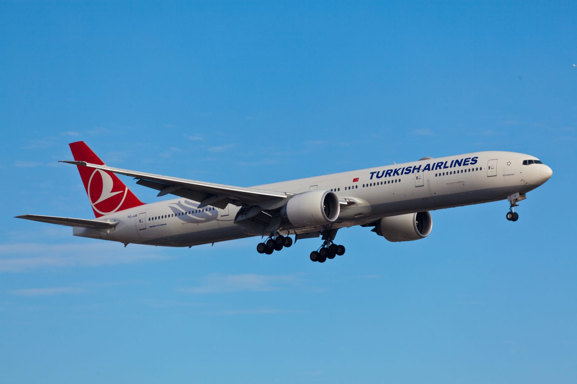 Alerta de emergência a bordo de avião da Turkish Airlines devido a ameaça de bomba