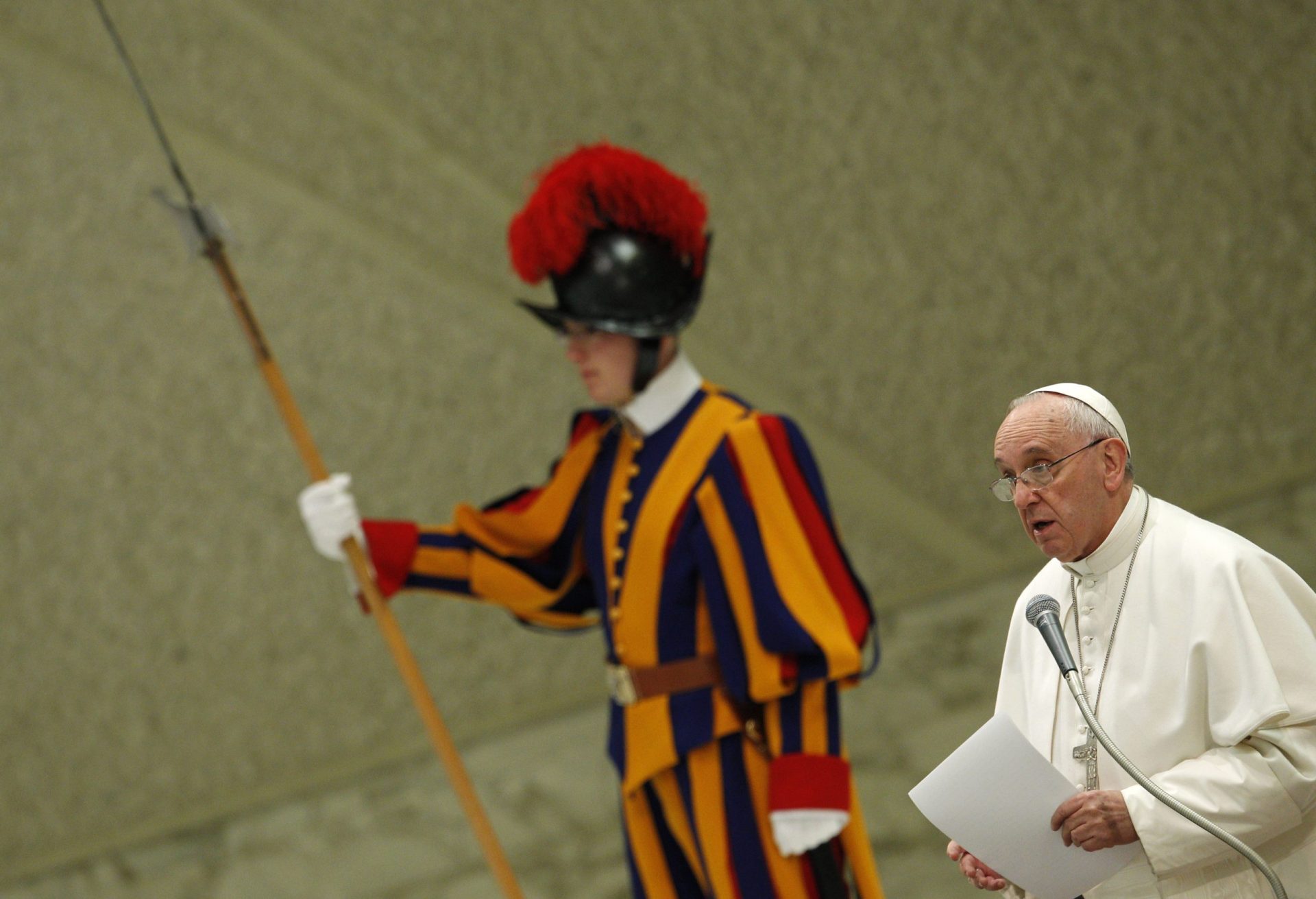Papa Francisco recebe Obra Completa do padre António Vieira