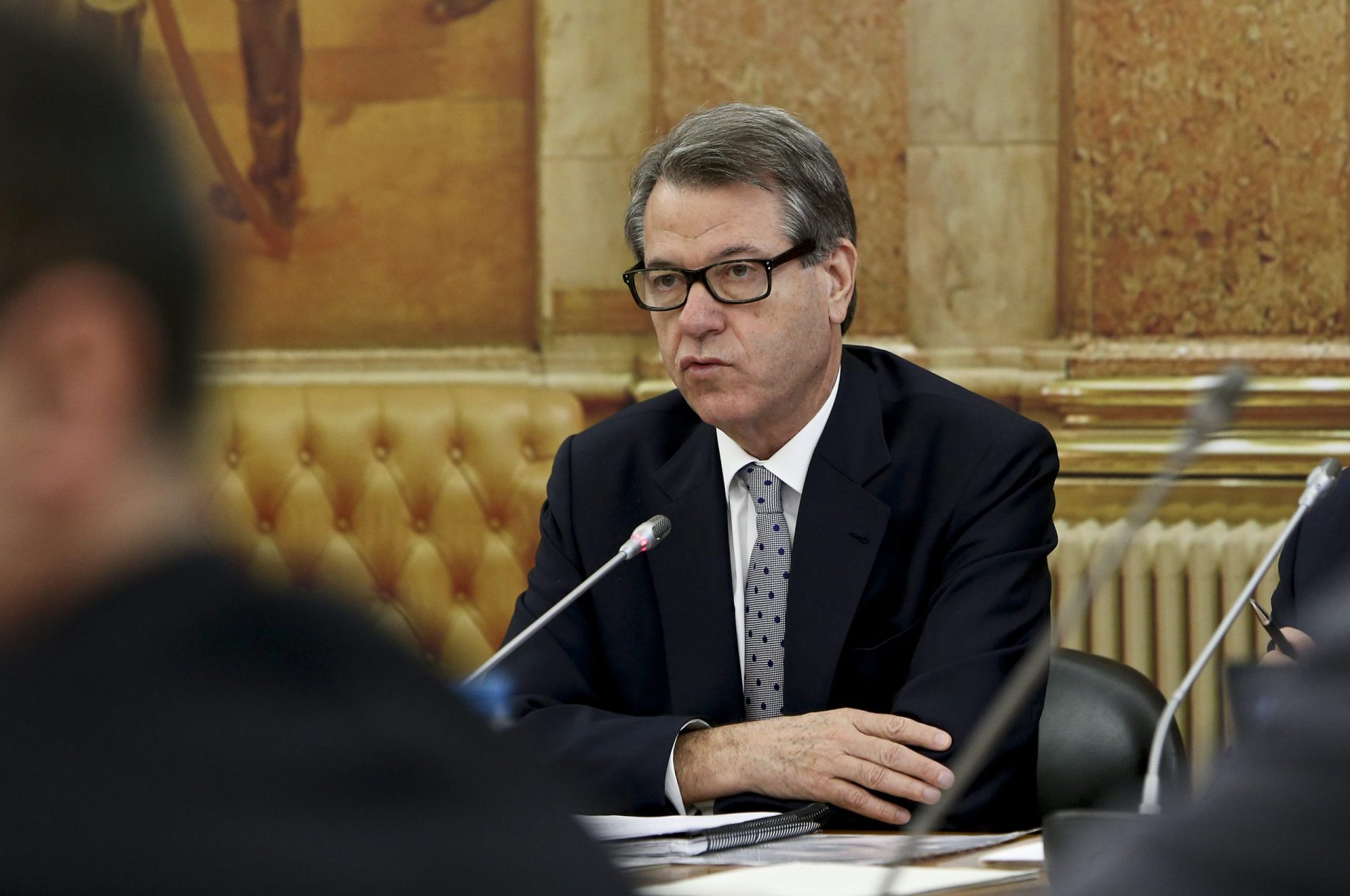 Granadeiro surpreendido por PT não avançar com acção judicial contra BES e Banco de Portugal