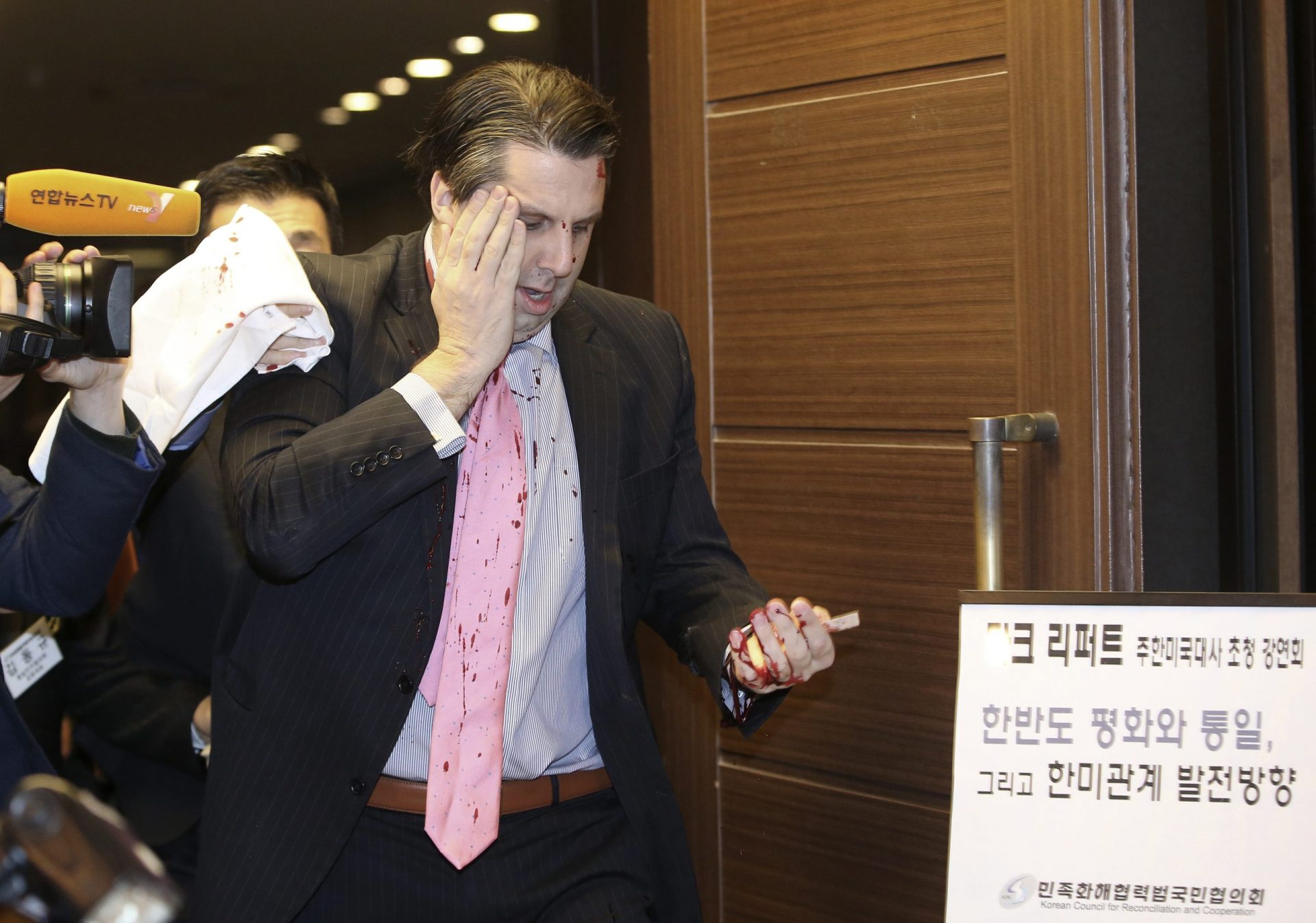 Embaixador norte-americano esfaqueado na Coreia do Sul