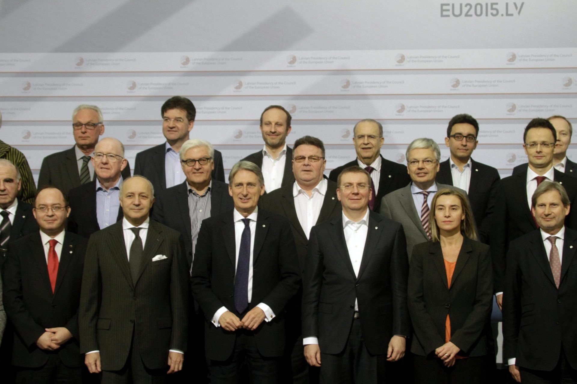Ministros dos Negócios Estrangeiros da UE concluem reunião com Ucrânia a dominar atenções
