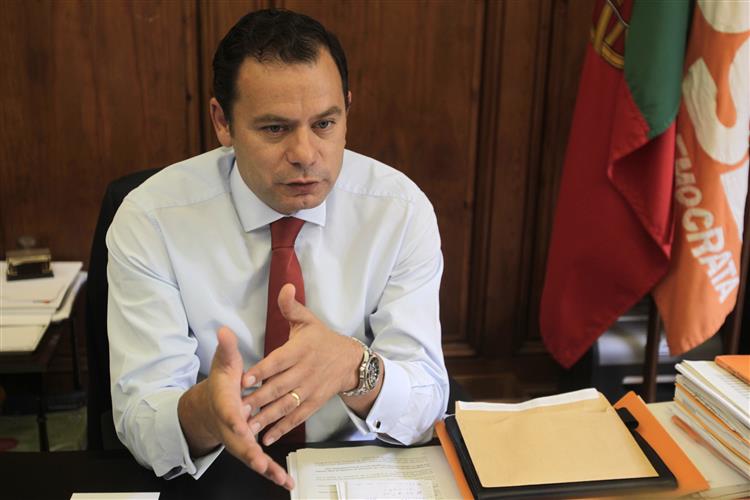 Luís Montenegro: ‘Era o que faltava’ que o primeiro-ministro se demitisse