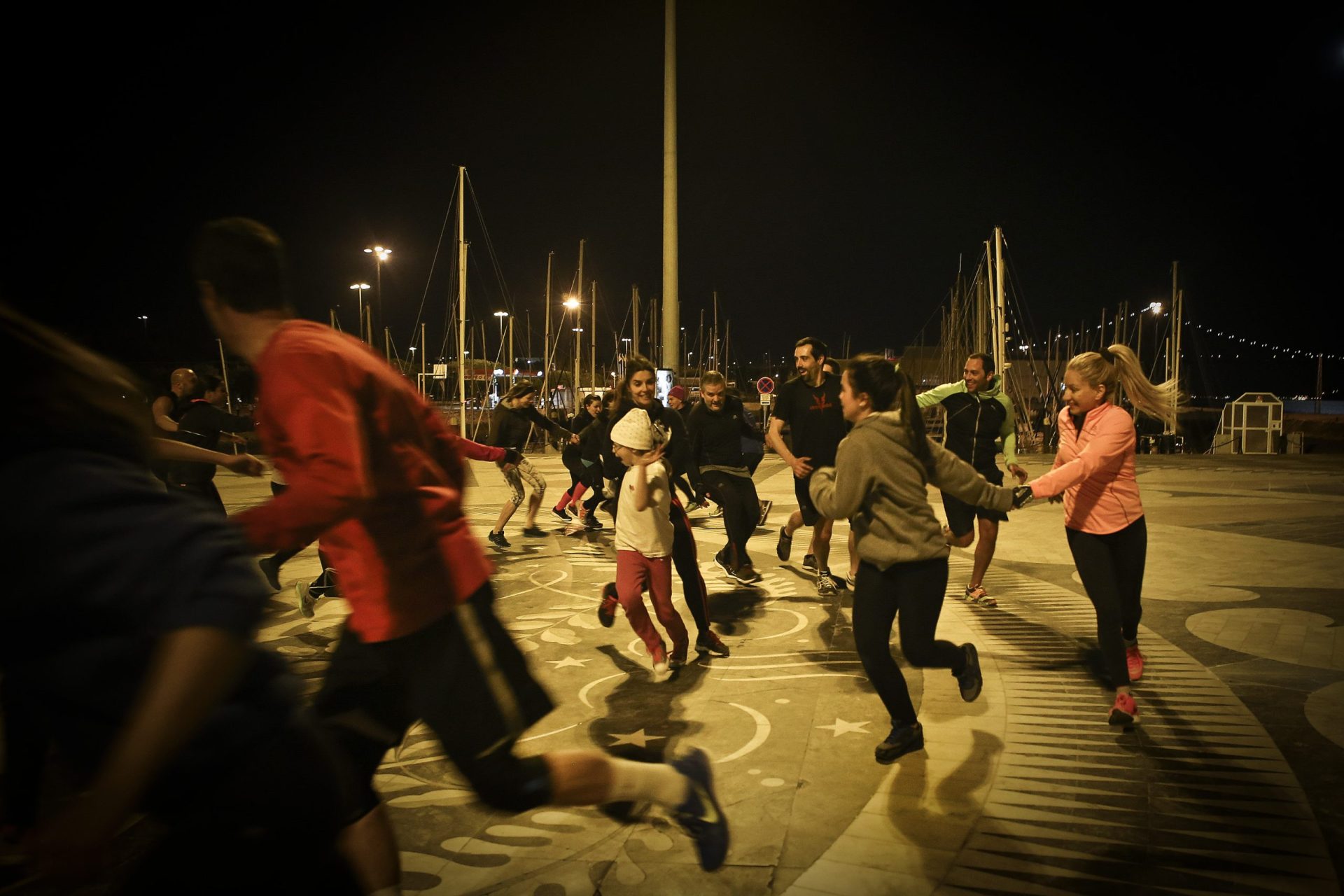 Deitar cedo e cedo erguer dá saúde e faz… correr de madrugada em Lisboa