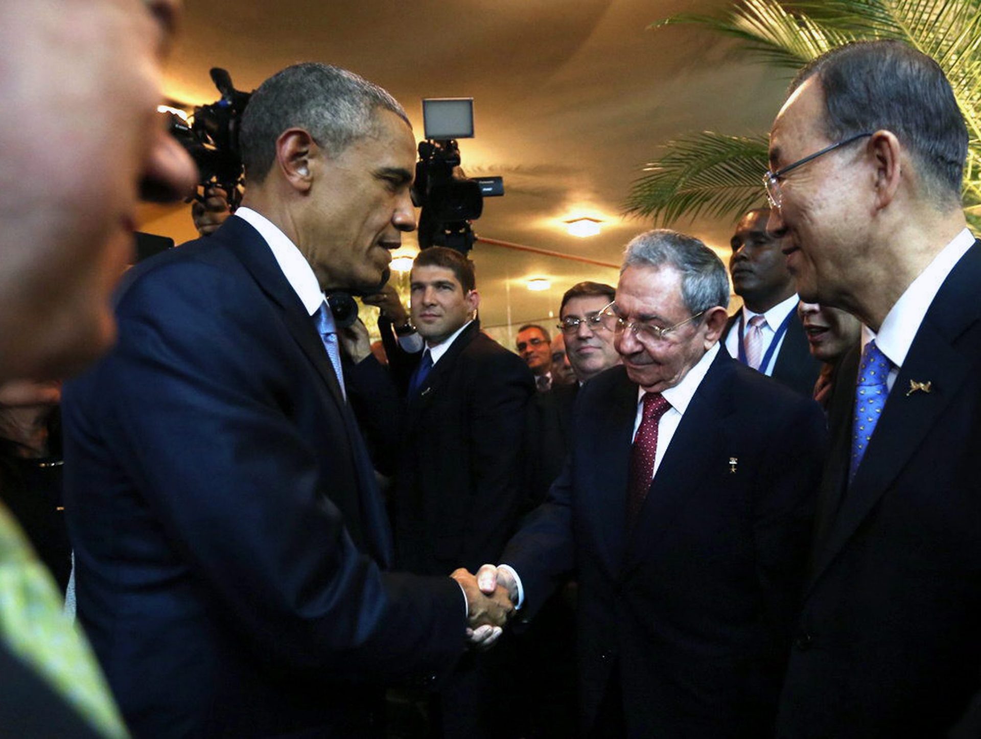 O histórico aperto de mão de Obama e Castro [vídeo]