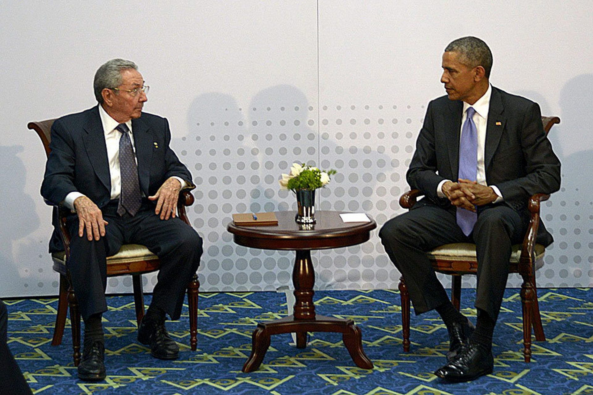 O encontro &#8216;histórico&#8217; entre Obama e Castro