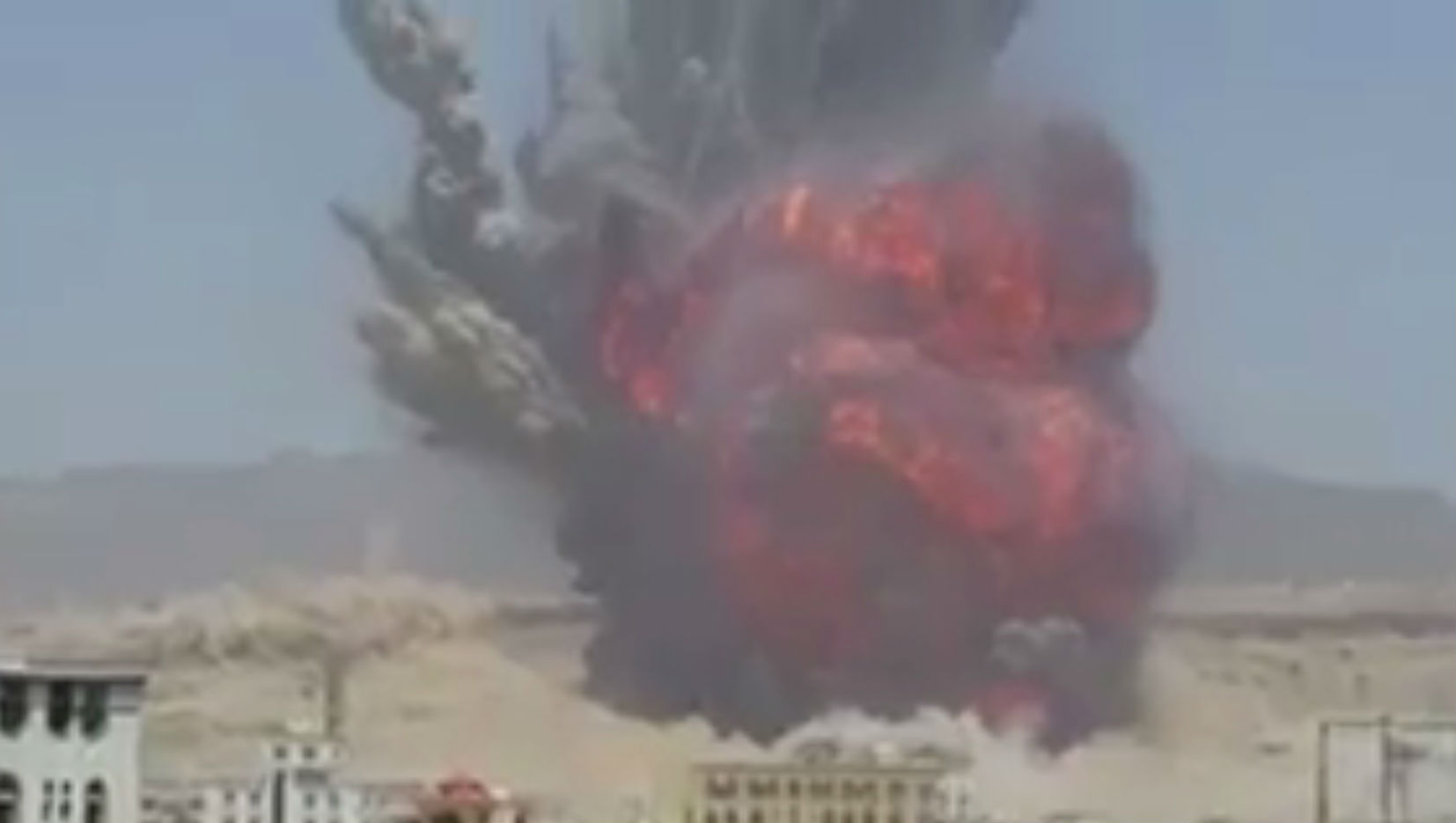Gigantesca explosão arrasa capital do Iémen [vídeo]