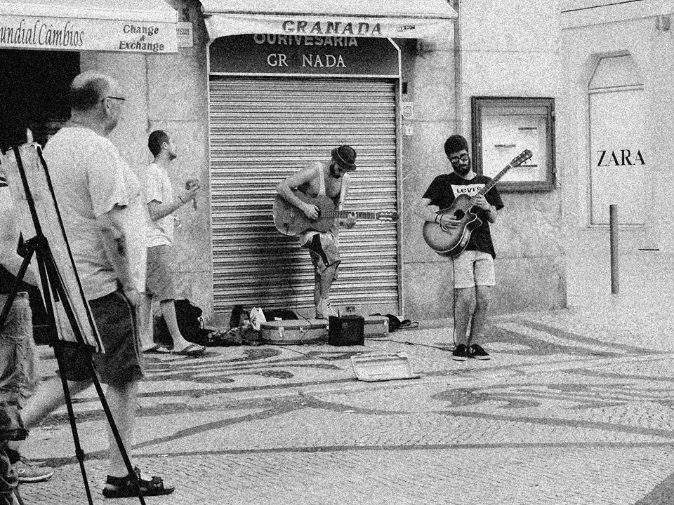 “Há muitos bons músicos a tocarem na rua” [vídeo]