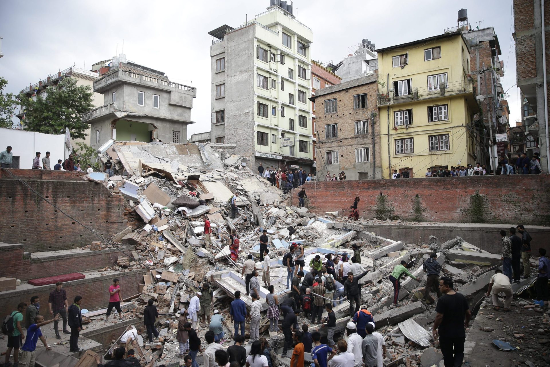 Nepal: Número de mortos devido ao sismo sobe para 449
