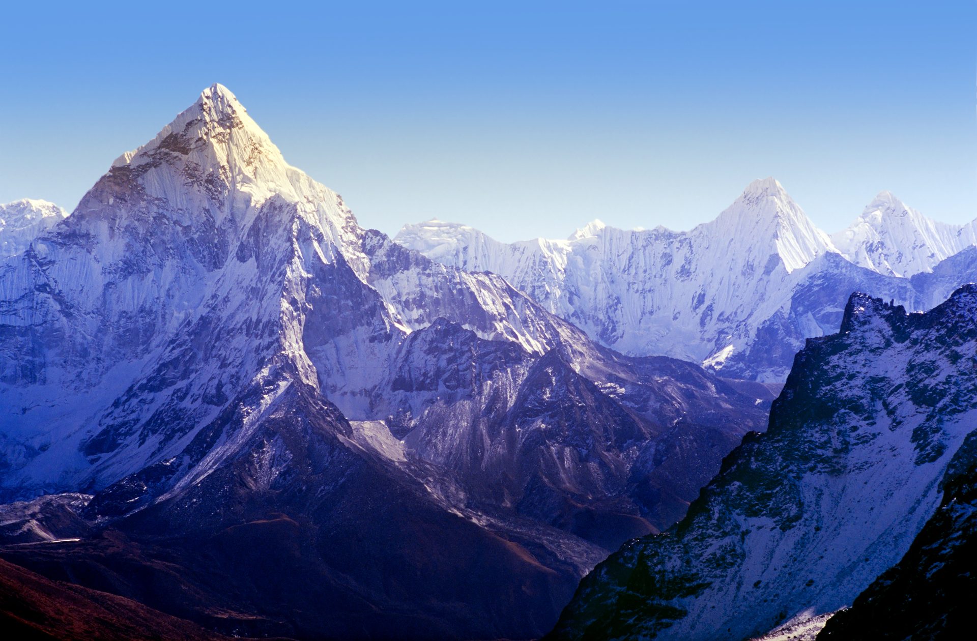 Nepal: Quatro portugueses em expedição nos Himalaias ‘estão bem’