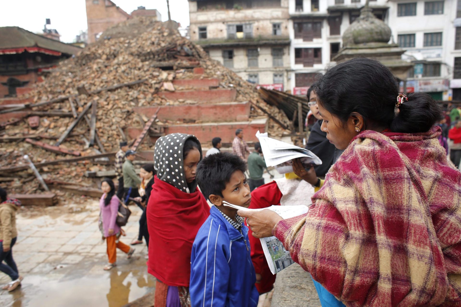 Quase um milhão de crianças nepalesas precisam de ajuda humanitária urgente