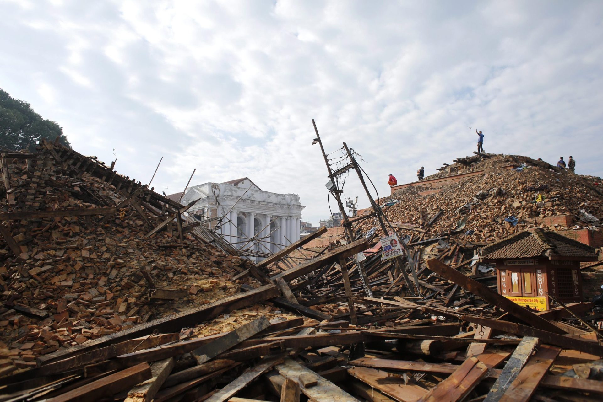 Estavam pelo menos 14 portugueses no Nepal na altura do sismo