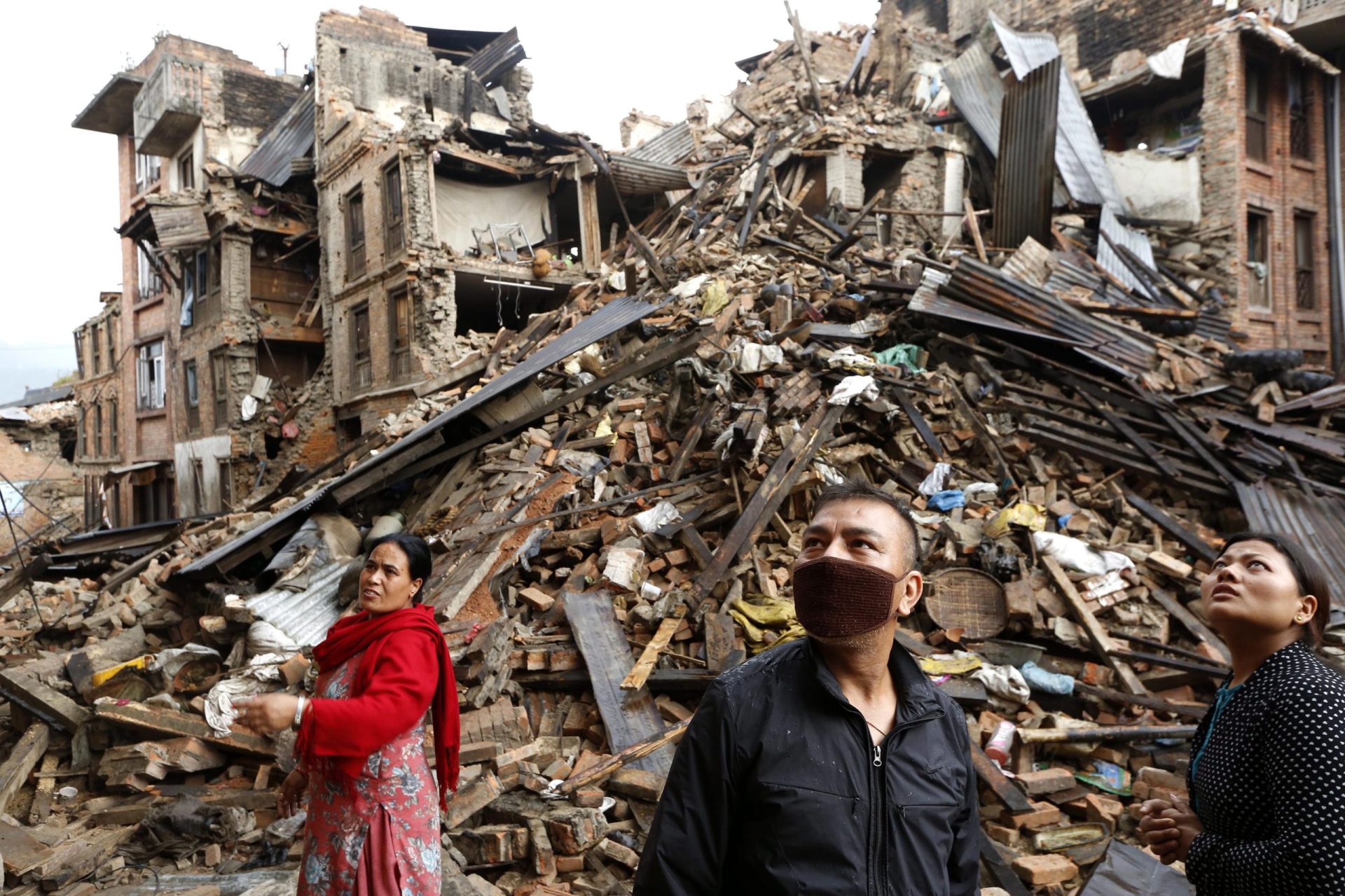 Número de mortos no Nepal ultrapassou os 4 mil