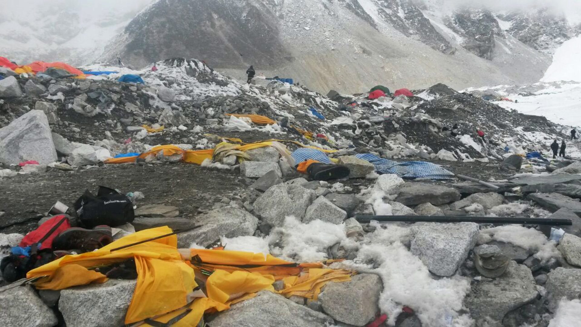 Nepal: 250 desaparecidos depois de uma avalanche