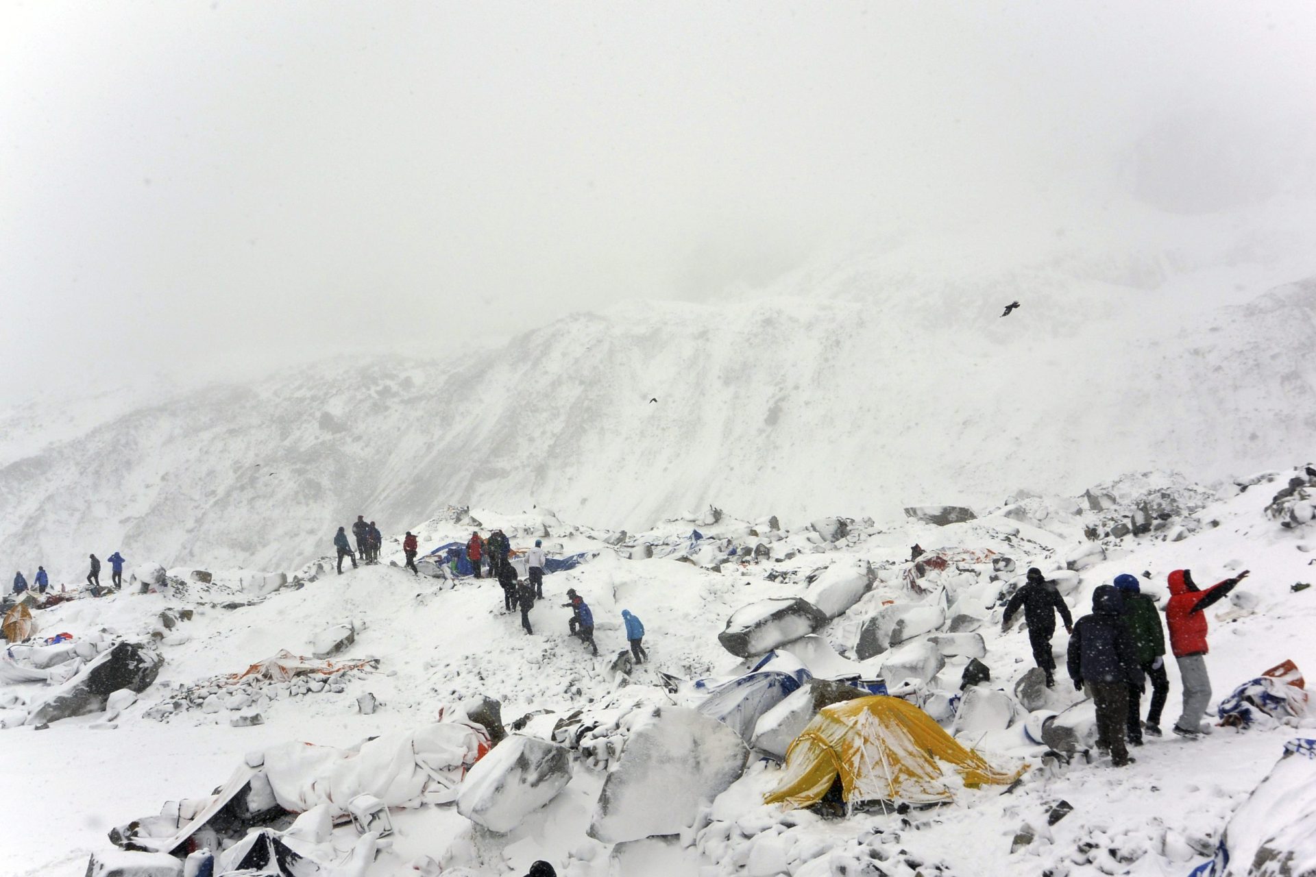 Novo vídeo mostra os momentos fortes da avalanche no Evereste