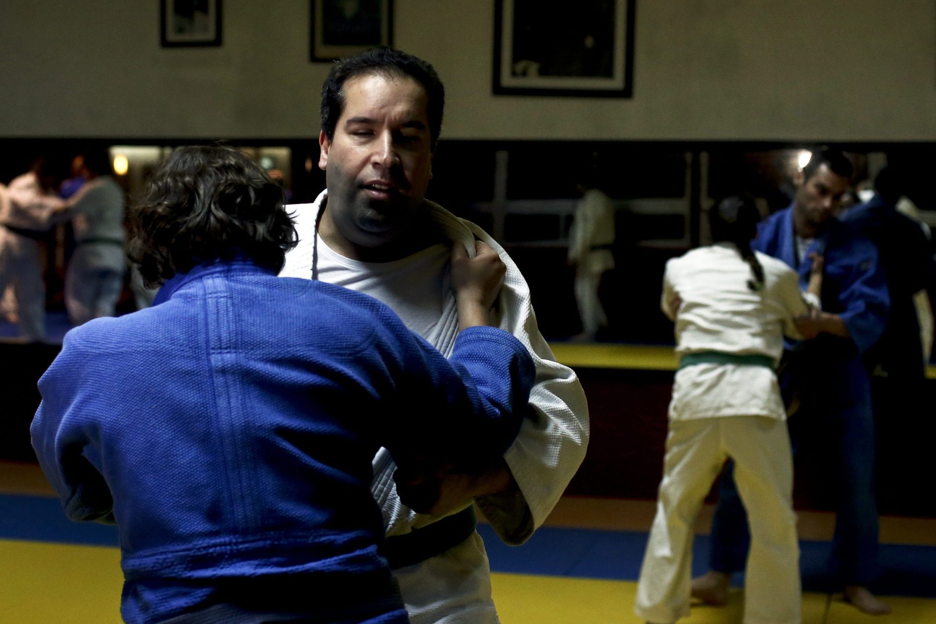 Atletas cegos treinam de &#8220;igual para igual&#8221; no Clube de Judo do Porto