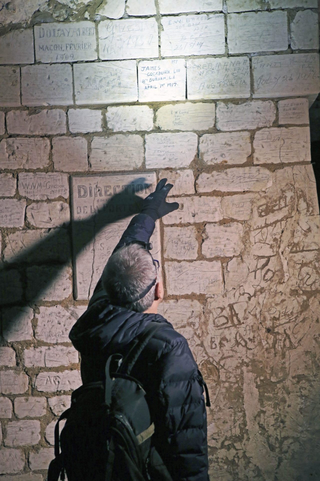 Encontrados ‘graffiti’ subterrâneos com nomes de dois mil soldados da Primeira Guerra