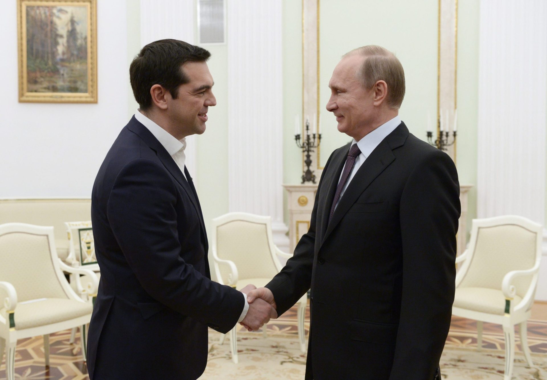 Tsipras não foi a Moscovo pedir dinheiro, diz Atenas