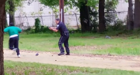 Policia norte-americano mata homem negro pelas costas [vídeo]