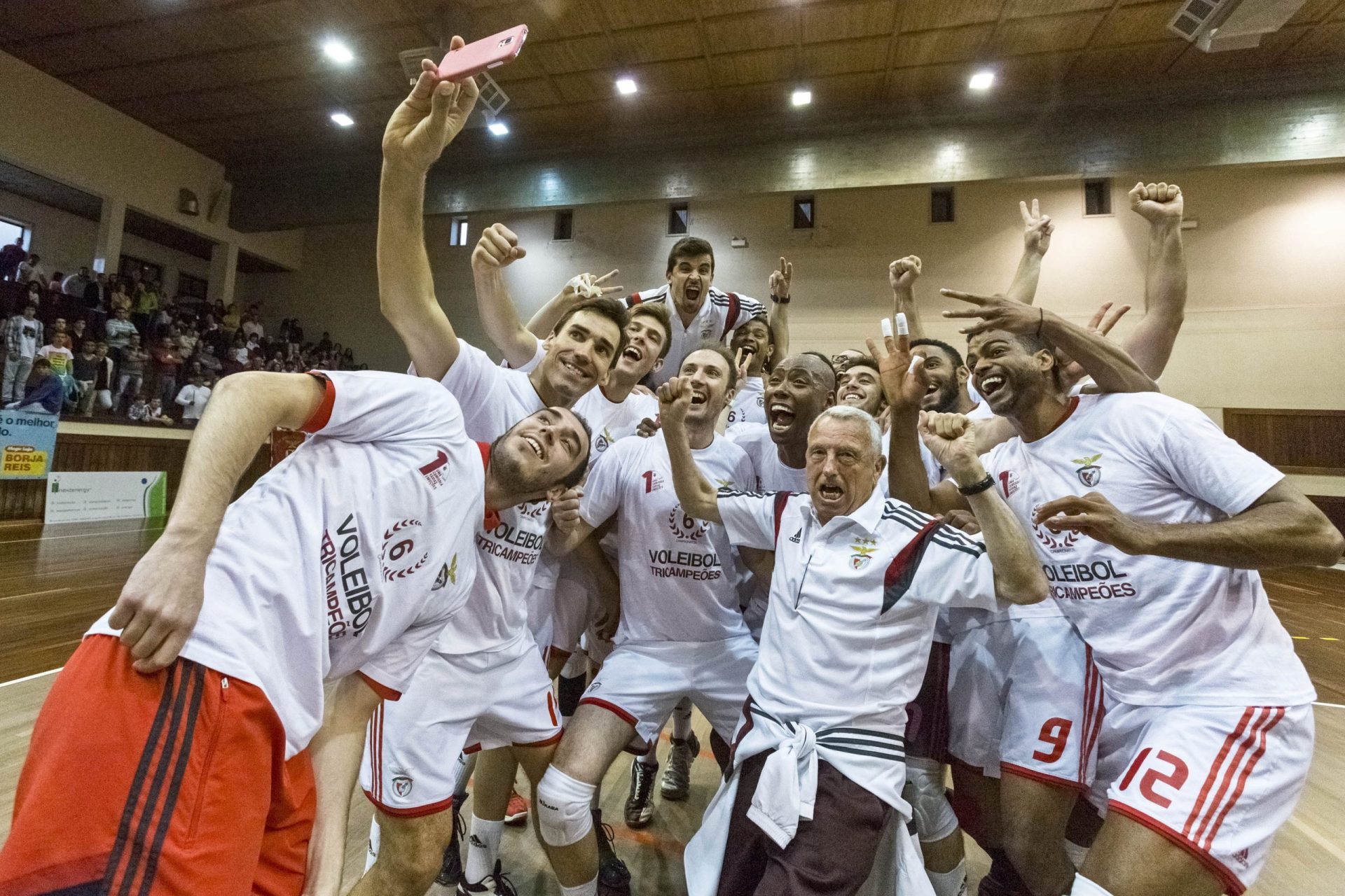 Benfica conquista tricampeonato no voleibol