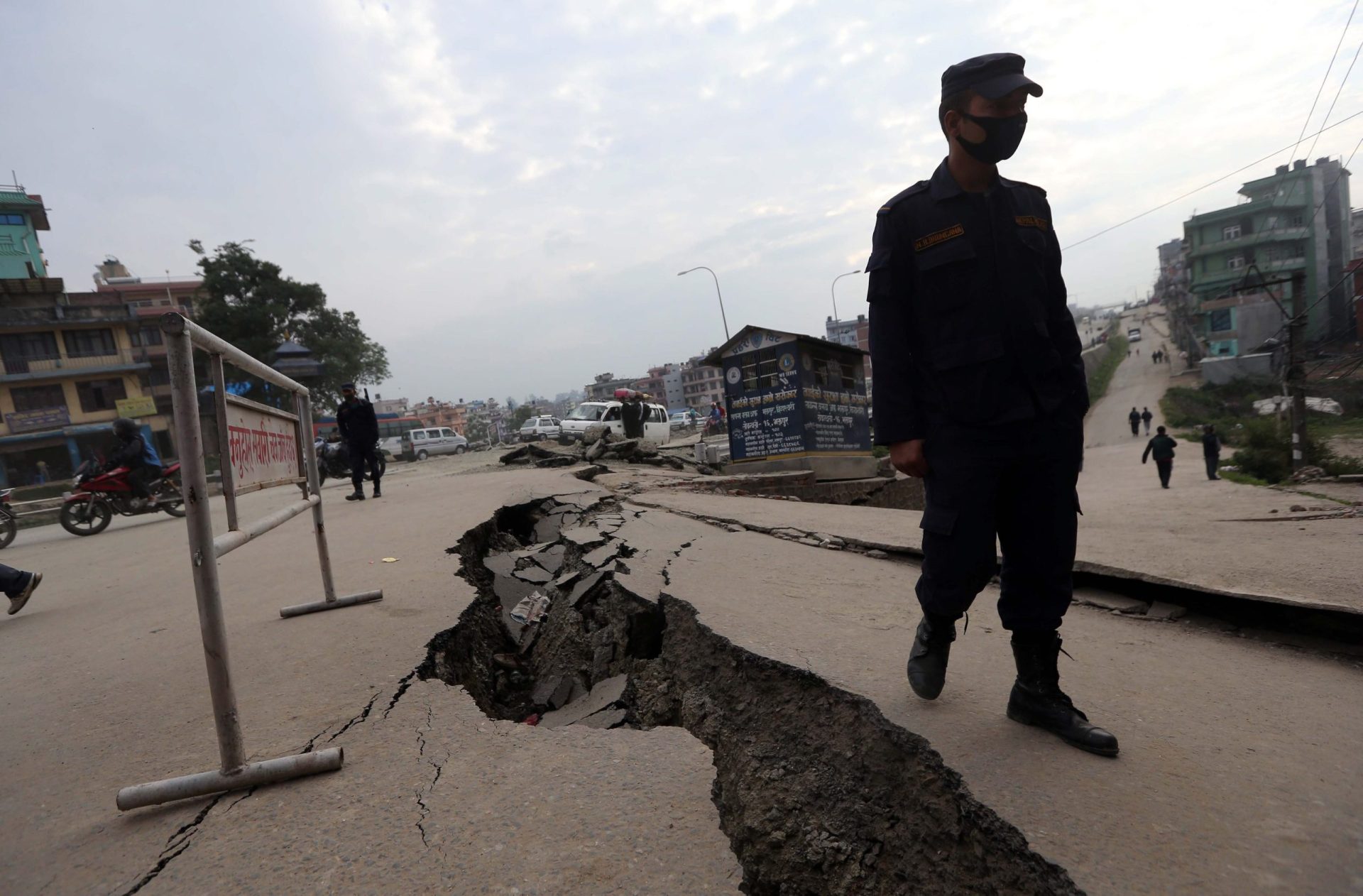 Novo sismo no Nepal faz 48 mortos