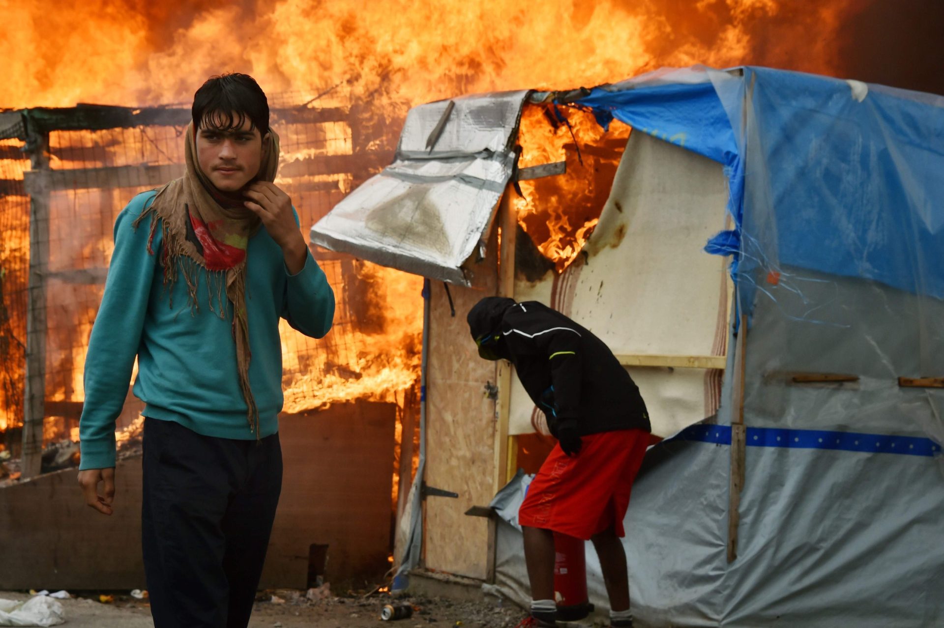 “A Selva” de Calais ardeu antes do terceiro dia de despejo