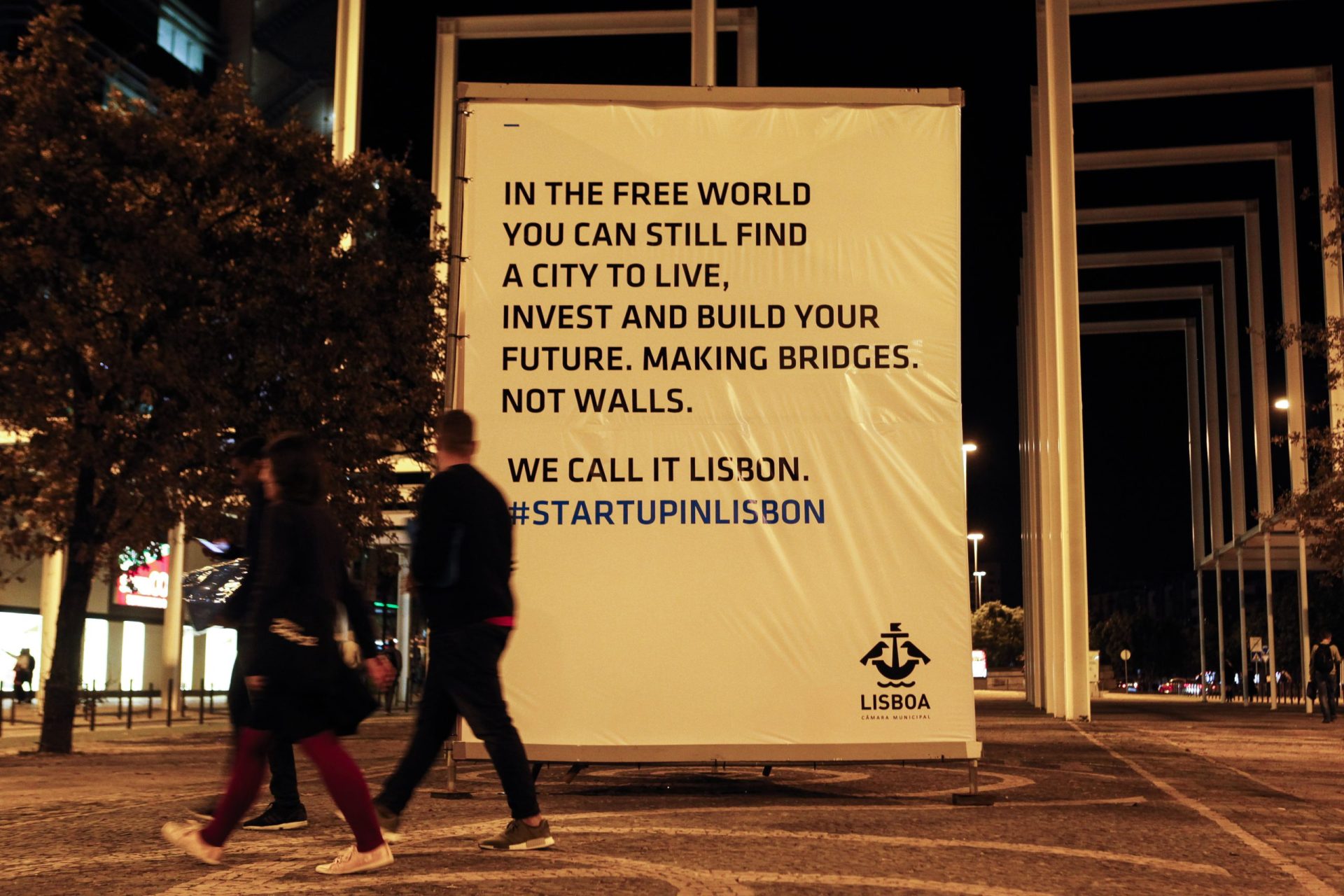 Câmara de Lisboa promove cidade com mensagem anti-Trump