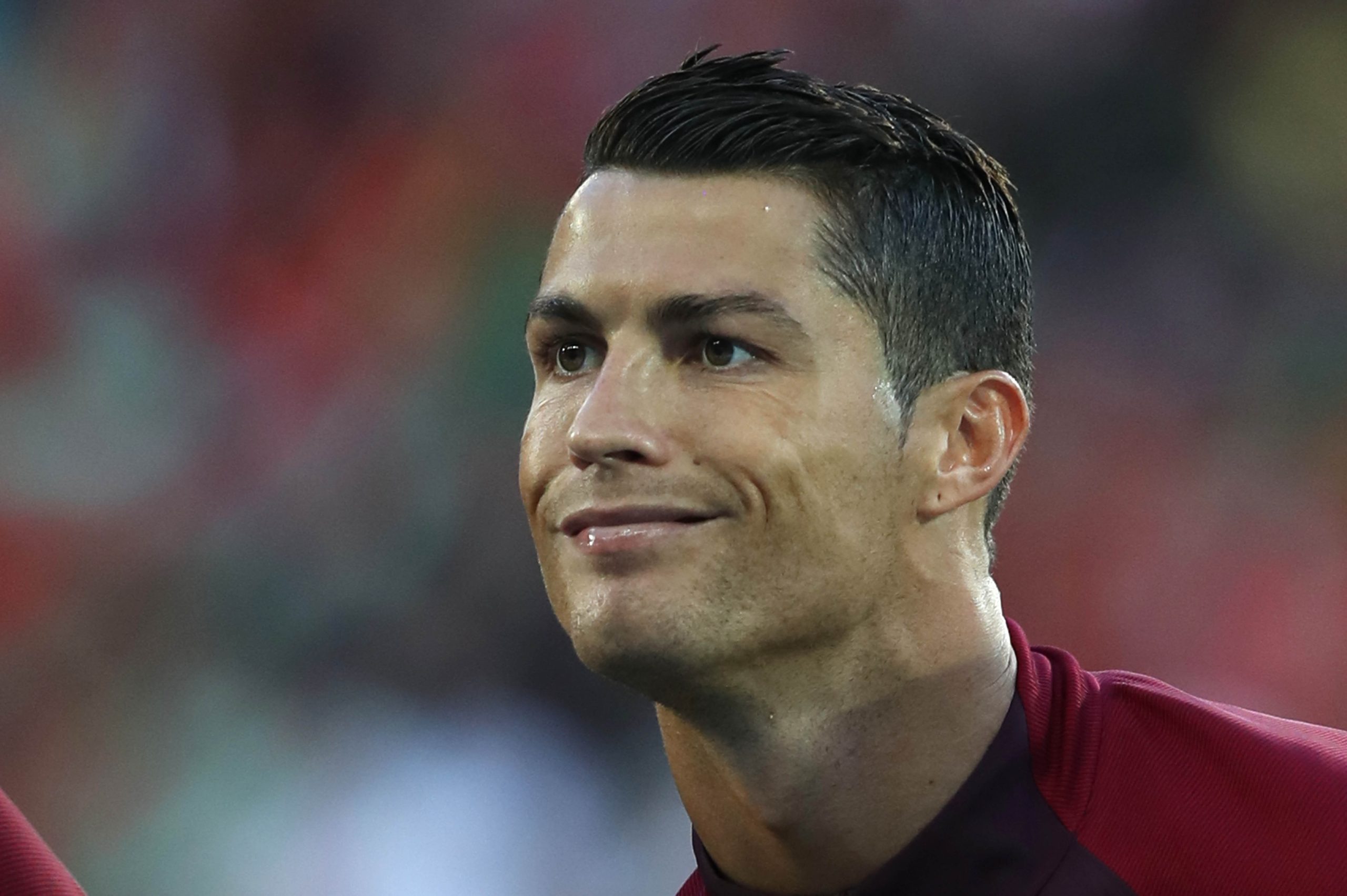 Desafio na net deixa Ronaldo de cuecas [vídeo]
