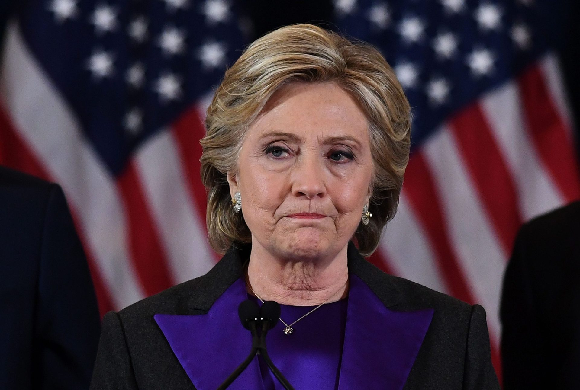 Hillary Clinton culpa FBI pela sua derrota