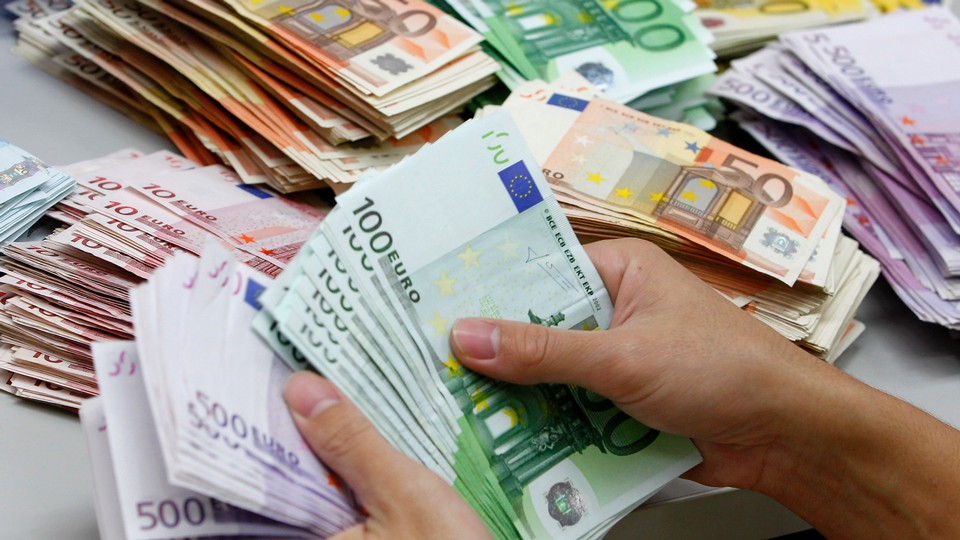 Mais de quatro mil notas de euros falsas retiradas de circulação
