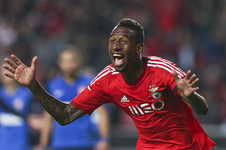 Benfica vence Marítimo por 6-0