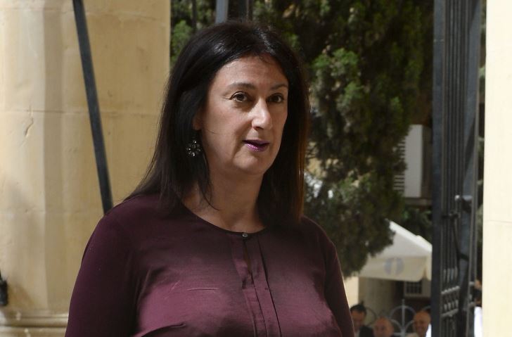 Jornalista que denunciou corrupção assassinada com um carro bomba em Malta