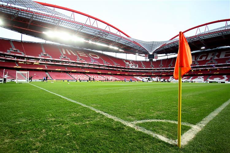 Novas buscas no Benfica relacionadas com caso dos emails