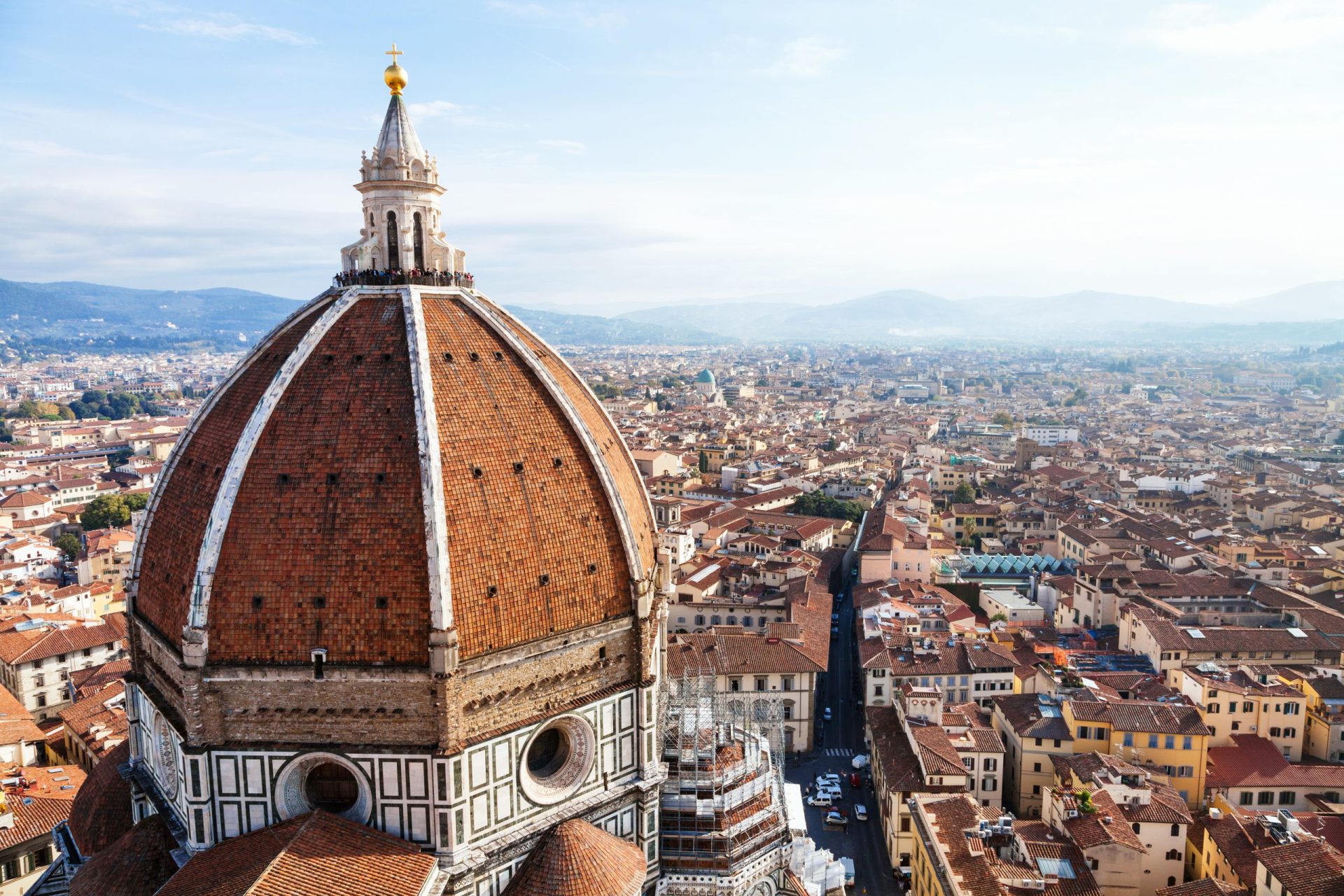 Turista morre ao ser atingido por pedra solta na Basílica de Santa Cruz em Florença