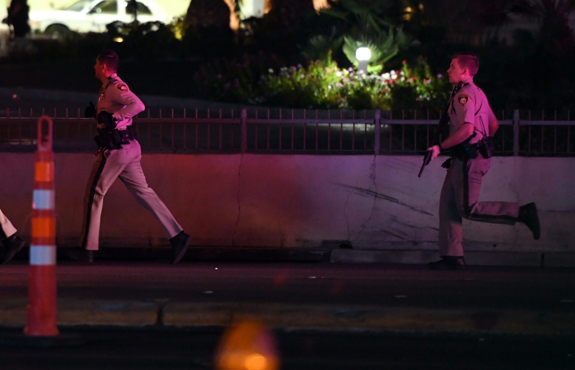 Uma multidão em fuga. Imagens do terror em Las Vegas
