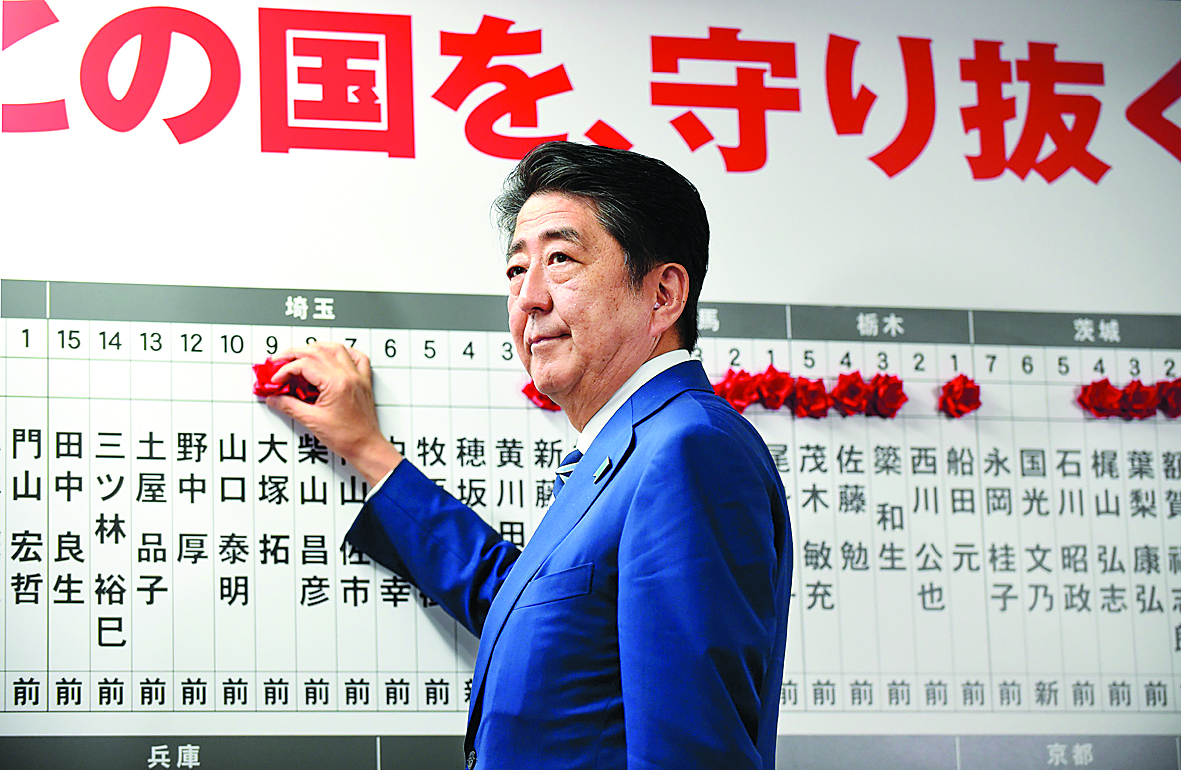Japão. Abe triunfa e põe em causa o pacifismo