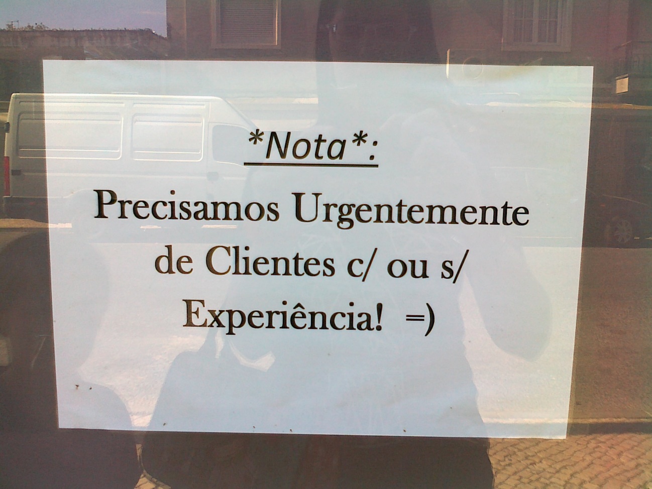 «Precisamos urgentemente de clientes com ou sem experiência!»