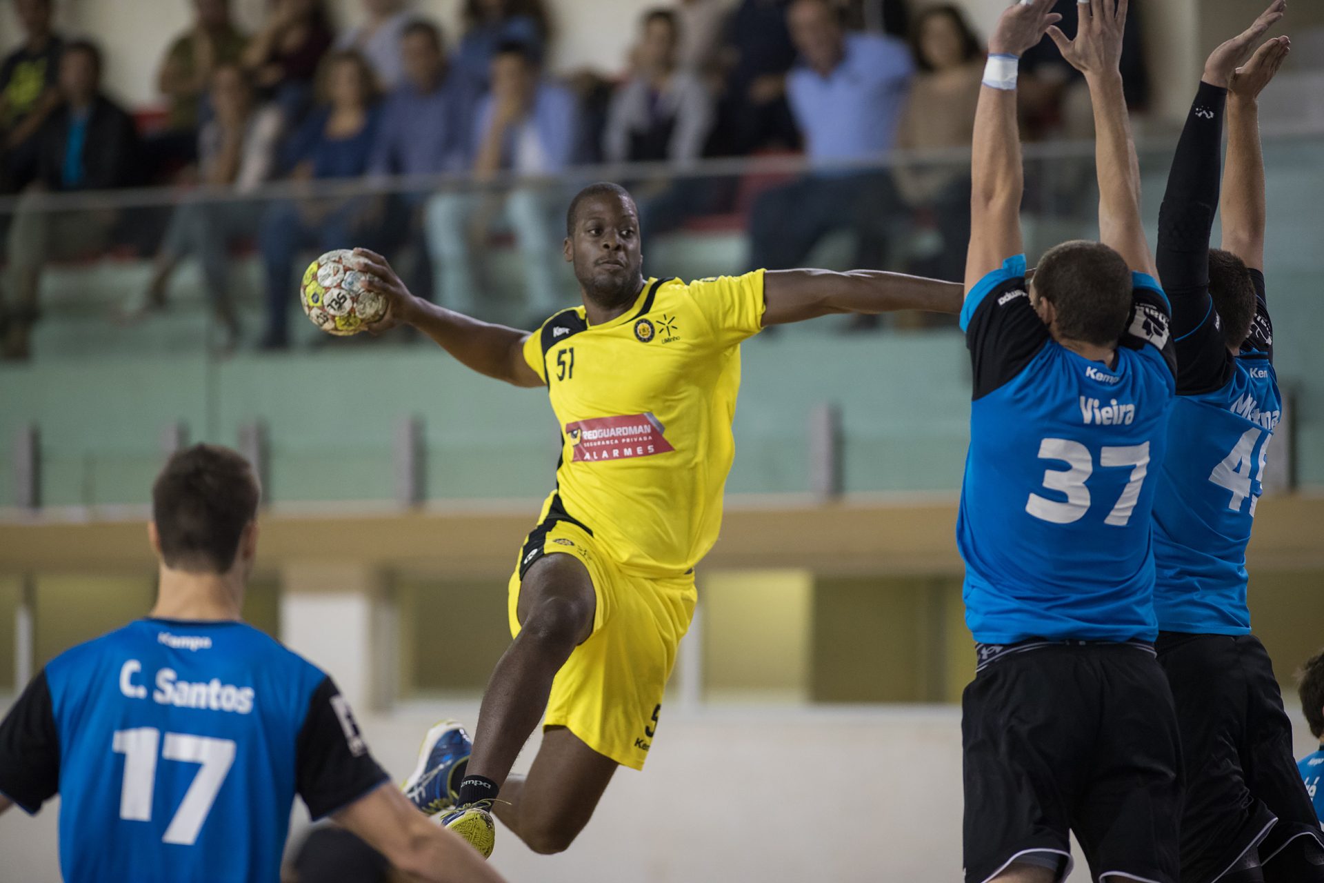 Campeonato Andebol 1: ABC/UMinho triunfa na deslocação à Maia