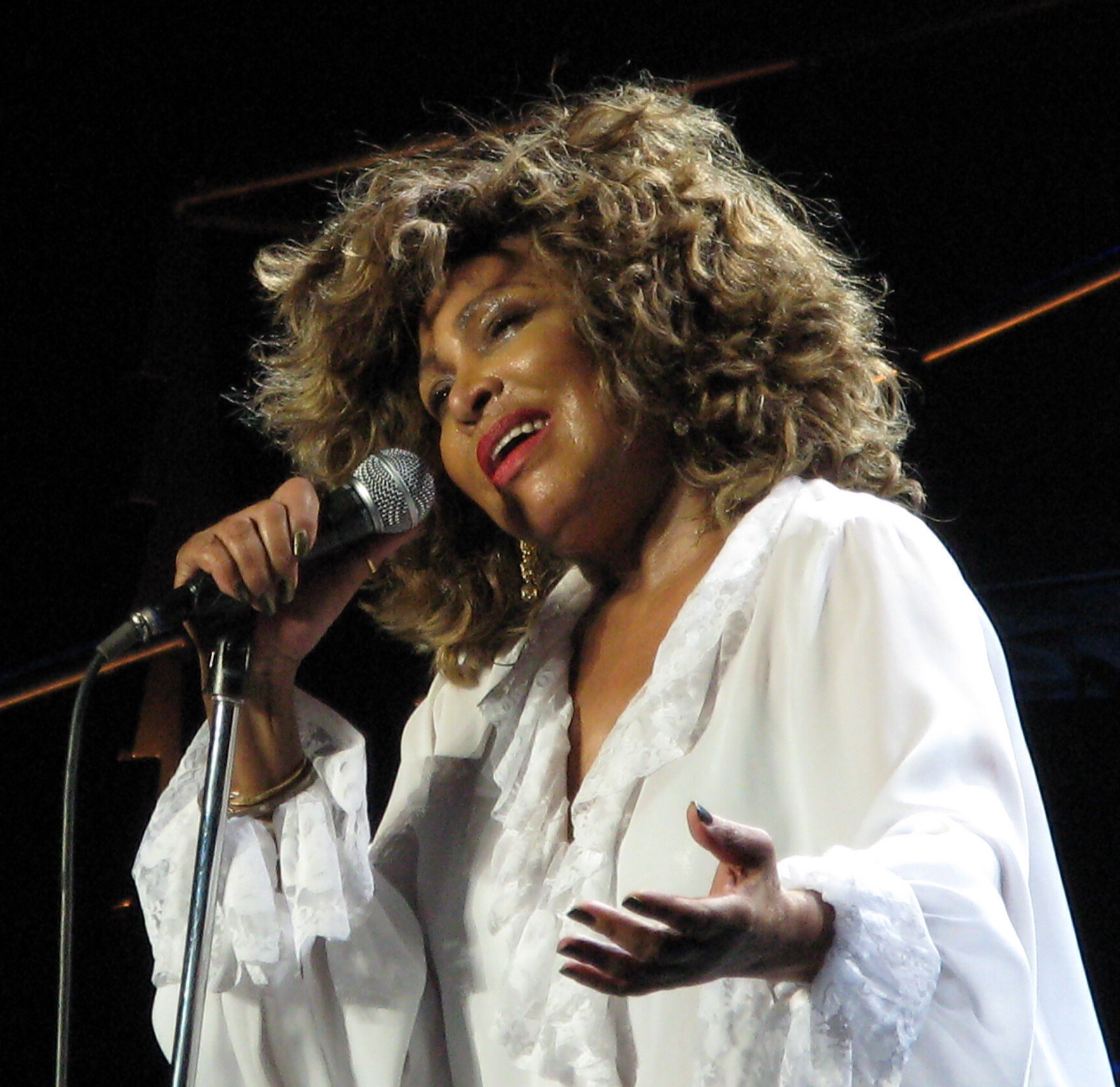Tina Turner surge em evento (quase) irreconhecível [FOTO]