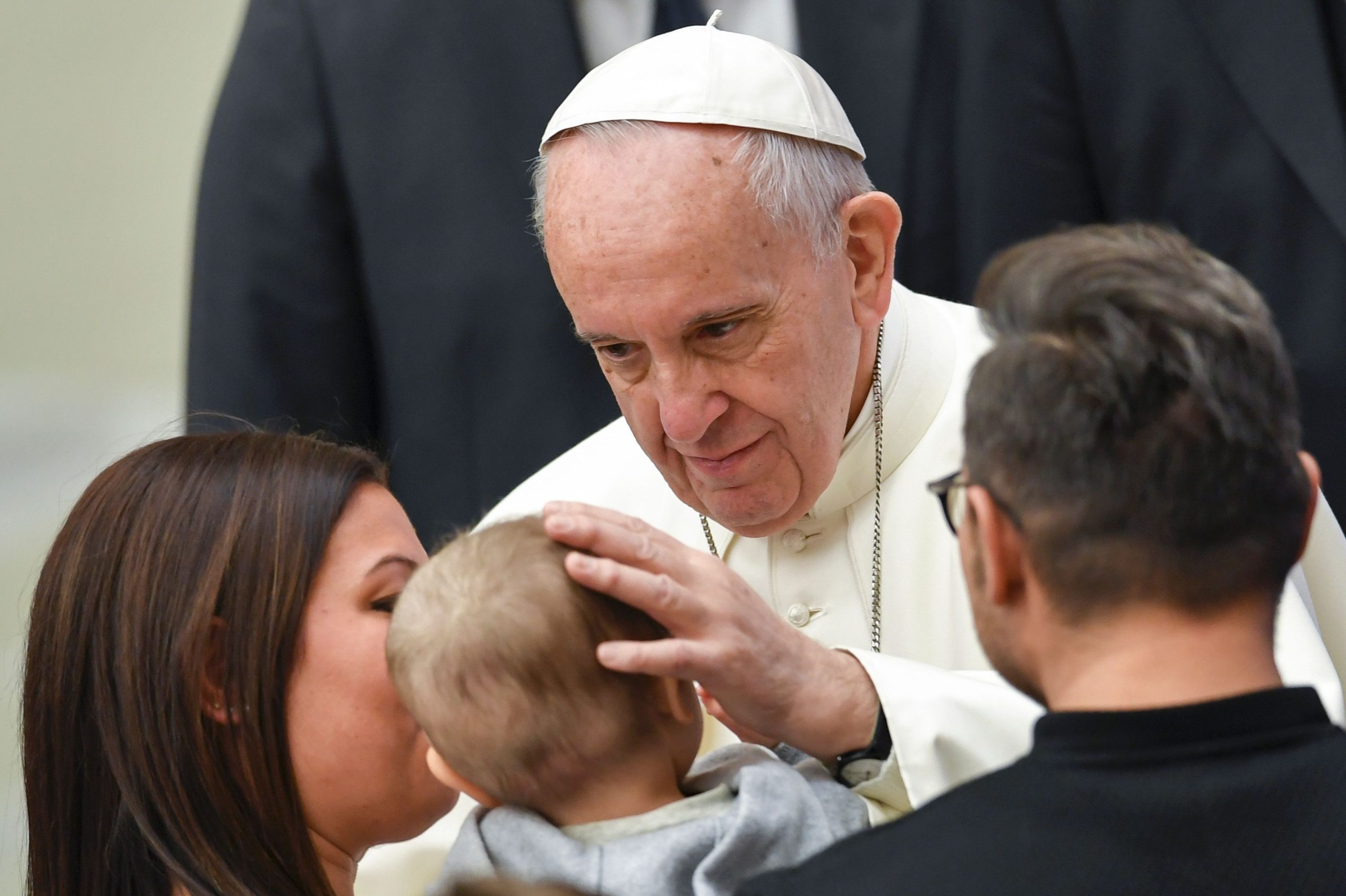 Papa convidou mães a amamentarem os filhos durante a missa