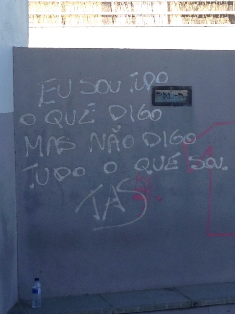 «Eu sou tudo o que digo mas não digo tudo o que sou»